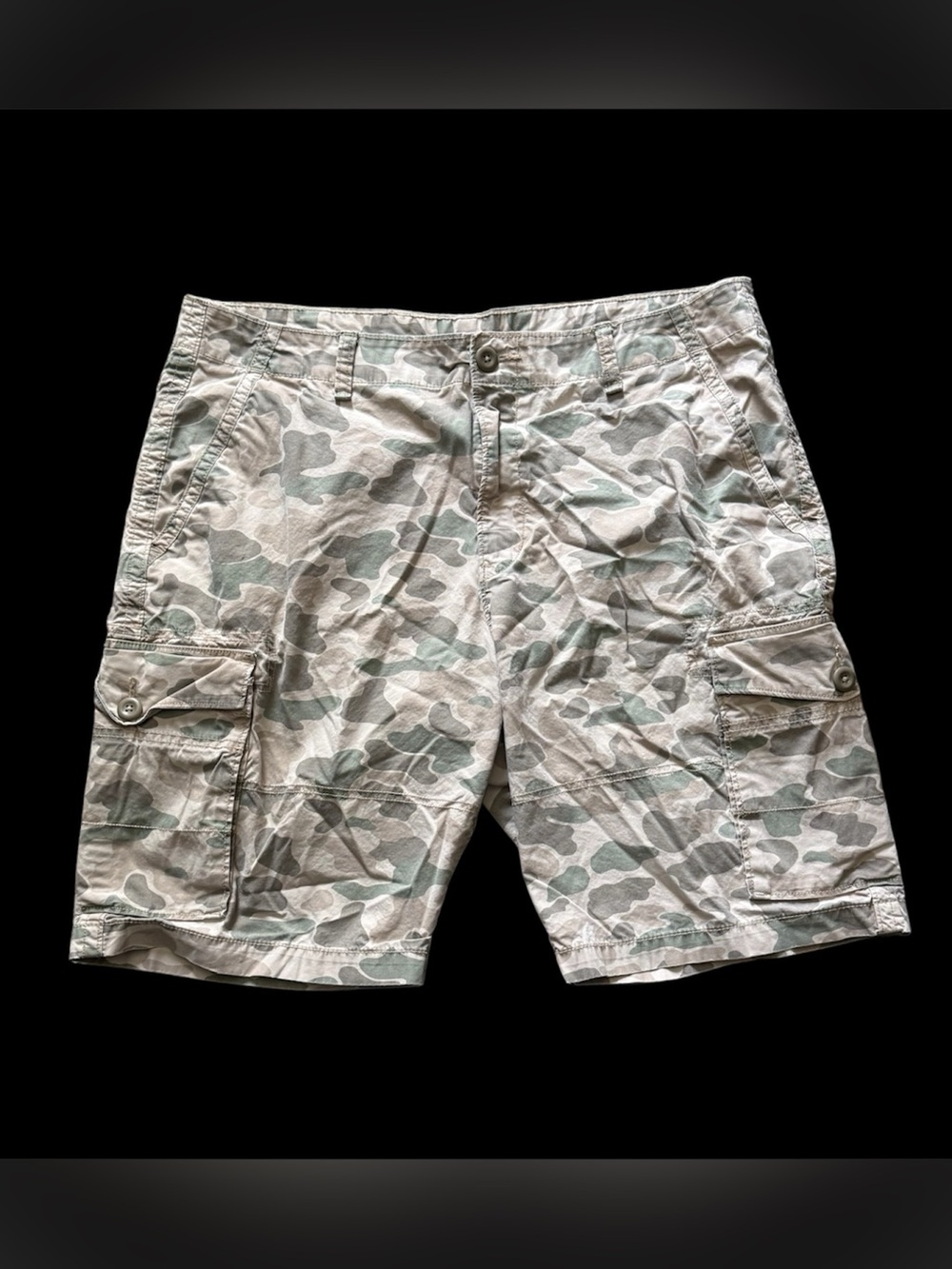 Men’s Old Navy camouflage cargo relaxed shorts